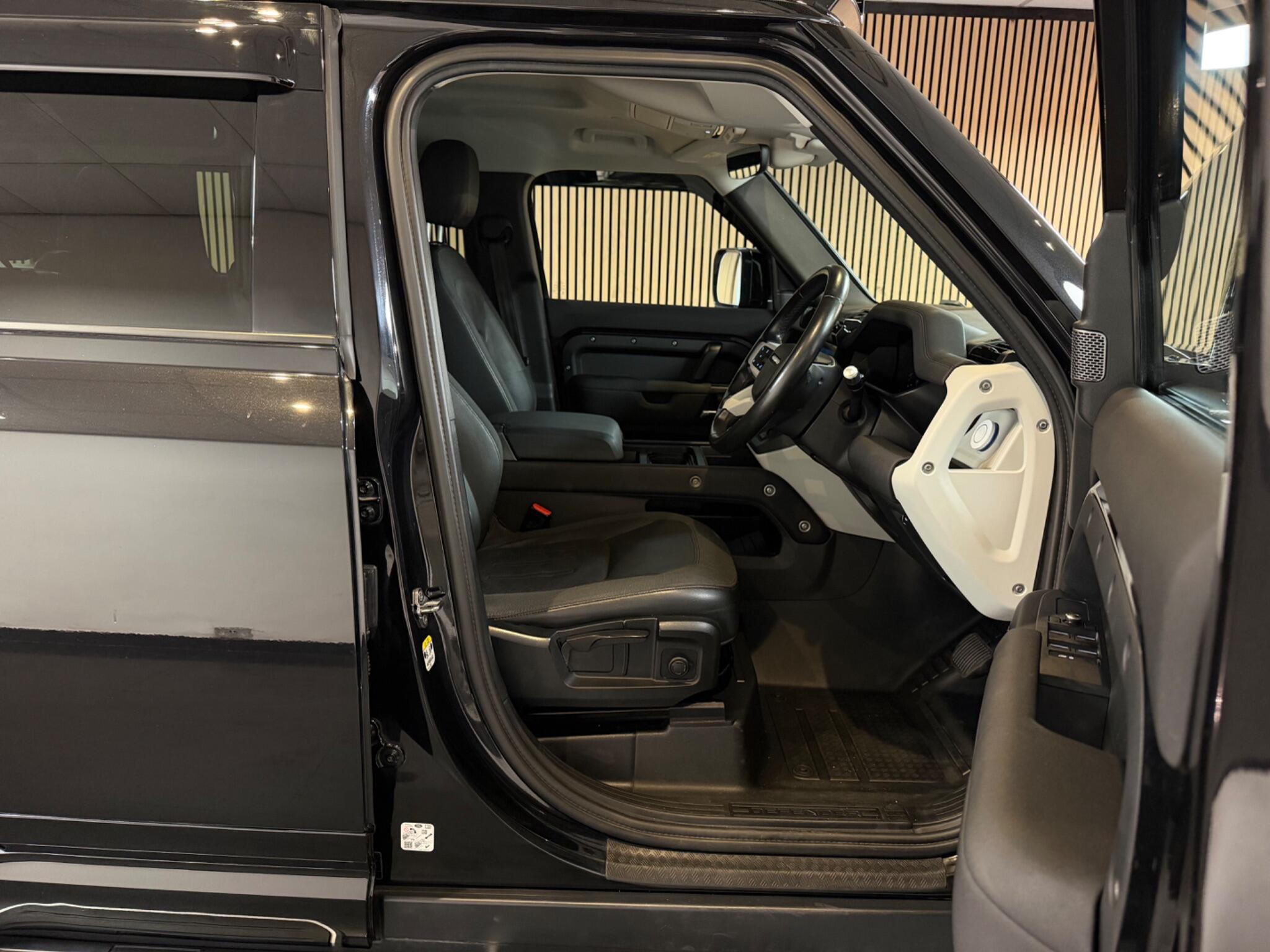 Land Rover Defender 110